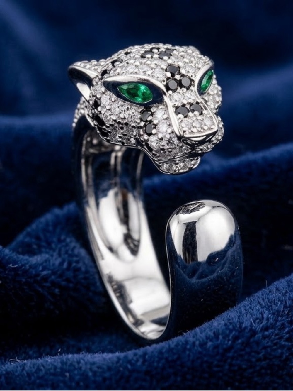 Silver Panther Ring with Emerald Green Eyes